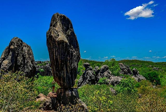 6 Top Spots- Lookouts To Look For - Balancing Rock at Chillagoe by @alex_katja